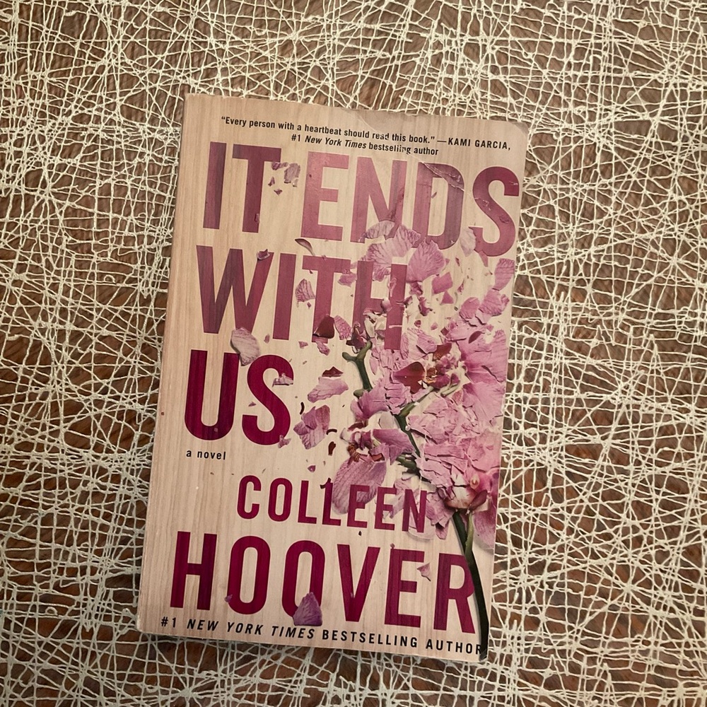 It ends with us by Colleen Hoover paperback copy